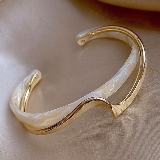 Bracelet Élégant Or et Opale Blanche